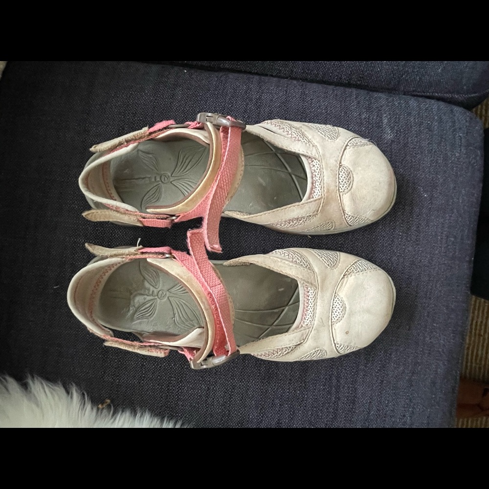 Merrell Closed-Toe Sandals